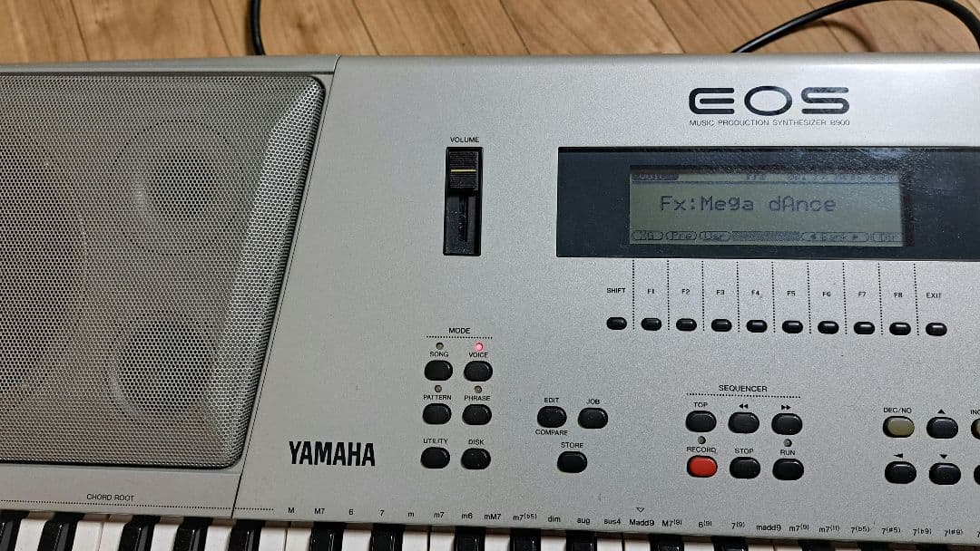 シンセサイザー YAMAHA EOS B900