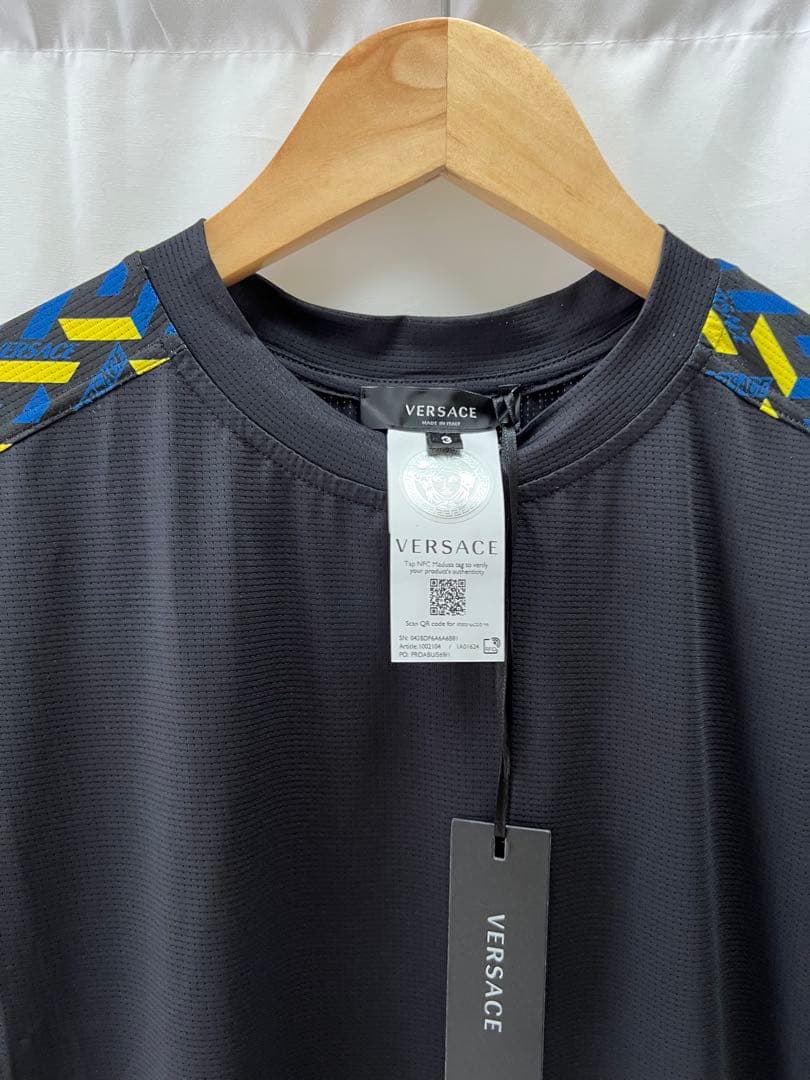 新品未使用！タグ付　定価4.1万 伊製 ヴェルサーチェ ノースリーブシャツ　3