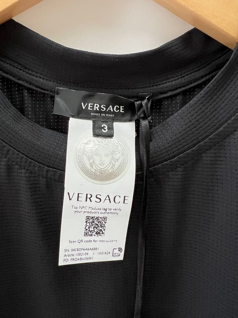 新品未使用！タグ付　定価4.1万 伊製 ヴェルサーチェ ノースリーブシャツ　3