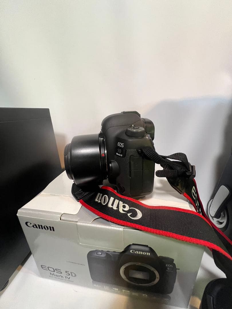 Canom 5DＭarkⅣ レンズ付属品あり充電器、脚立と充電池1つ付き