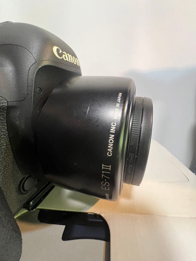 Canom 5DＭarkⅣ レンズ付属品あり充電器、脚立と充電池1つ付き