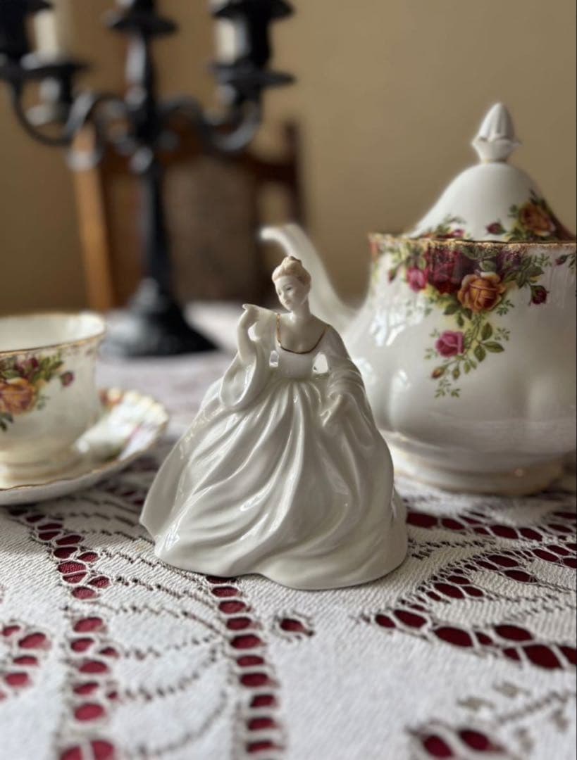 コールポート　フィギュリン「Samantha サマンサ」ハンドモデル&デコレート