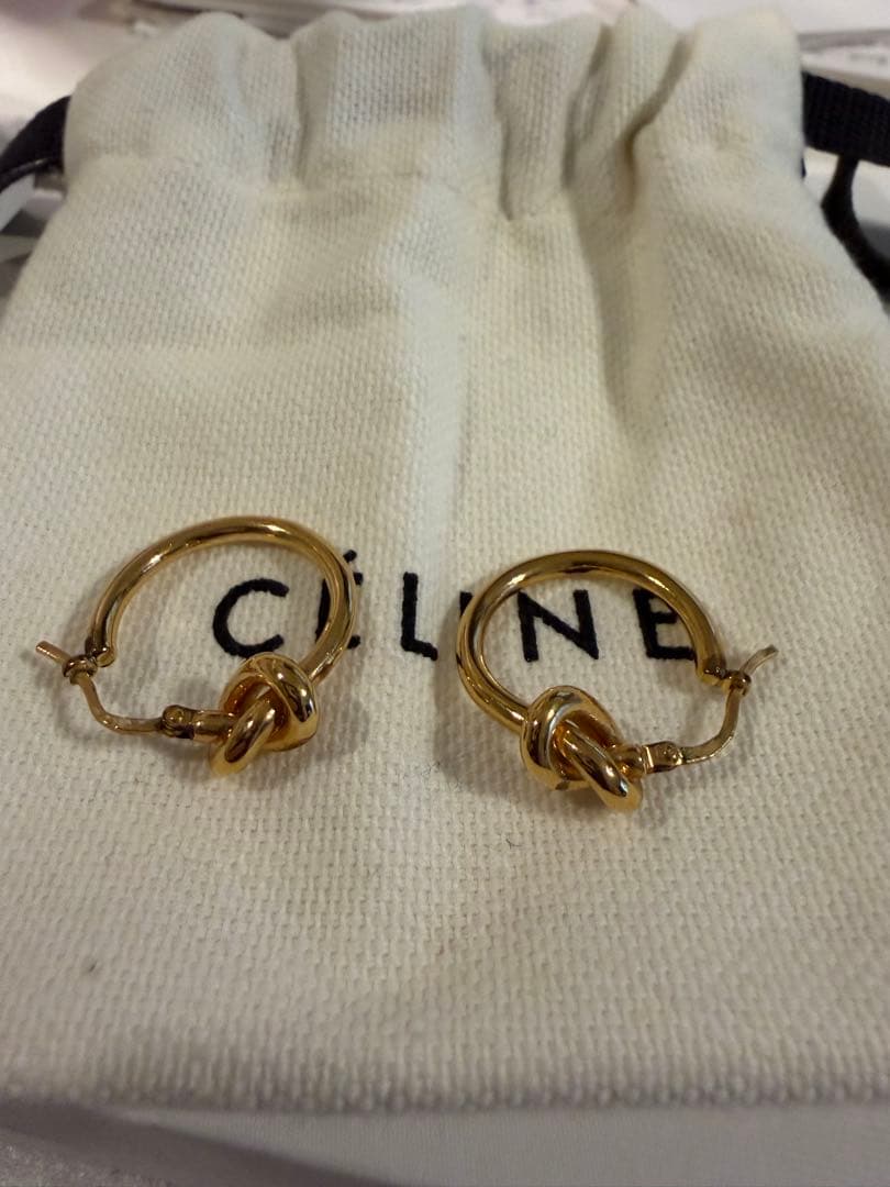 【極美品】CELINE セリーヌ ノットスモールフープピアス　ゴールド　ピアス