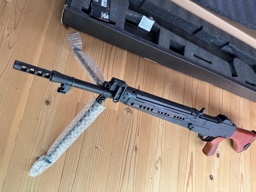 自動小銃　電動ガン　トイガン