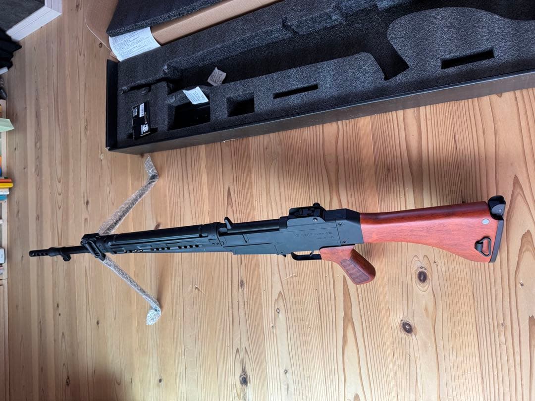 自動小銃　電動ガン　トイガン