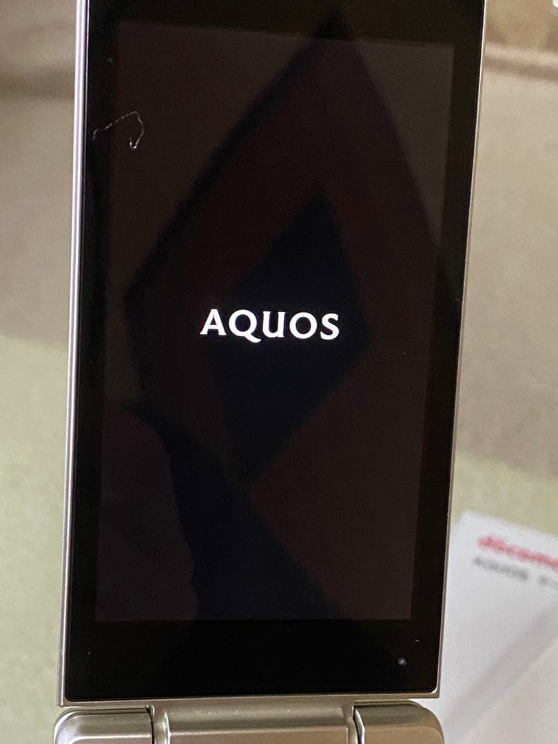 b*8様 ドコモAQUOS SH-02L シルバー本体　ガラホ　箱卓上ホルダ付