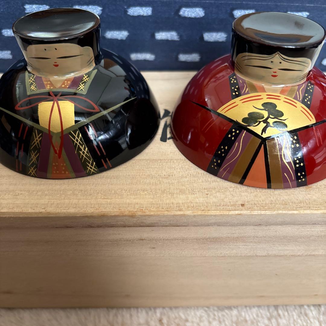 漆器の伝統的な内裏雛木盃