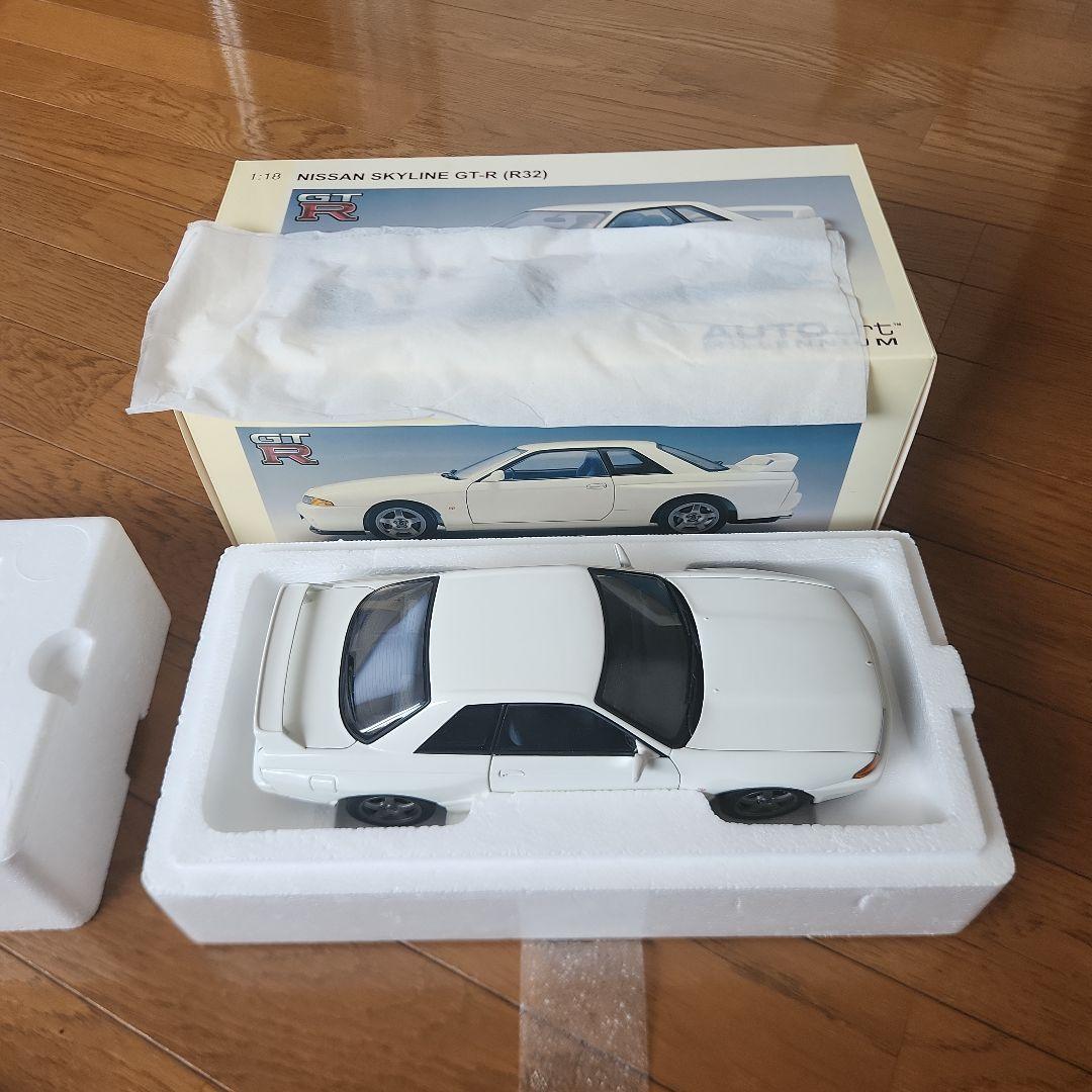 ミニカー NISSAN SKYLINE GT-R (R32) 1/18 AUTOart