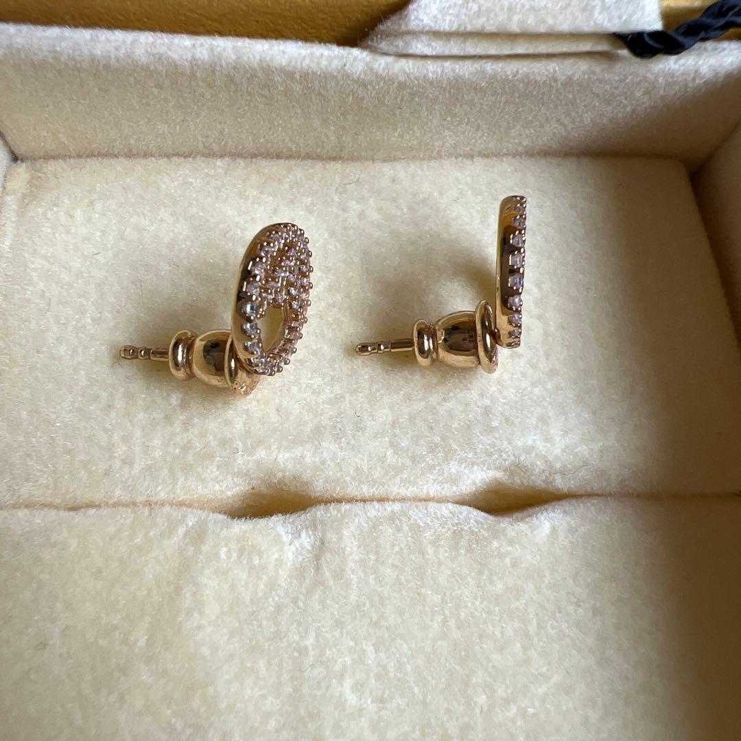 FENDI Fロゴピアス　ゴールド　箱付き