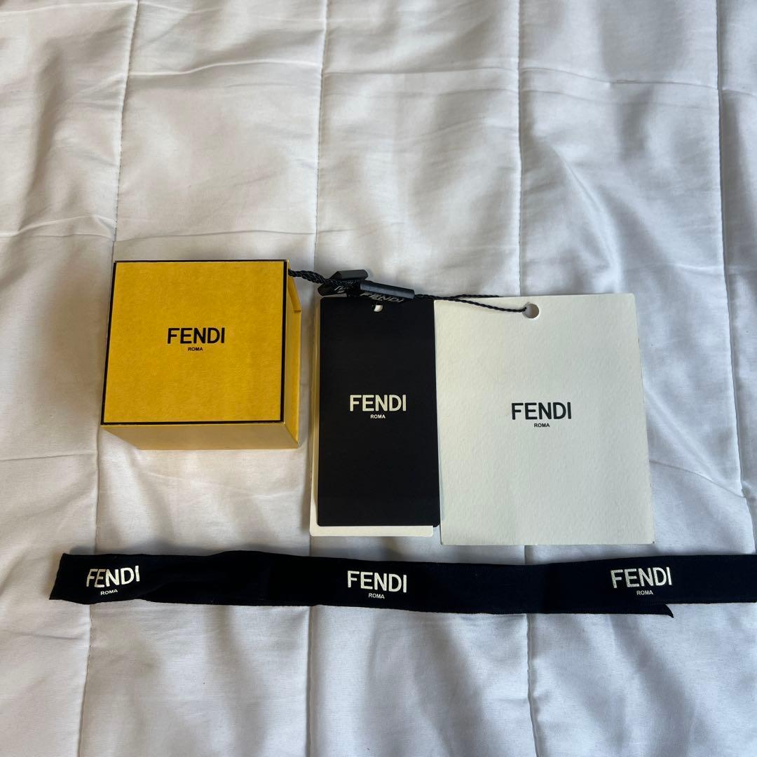 FENDI Fロゴピアス　ゴールド　箱付き