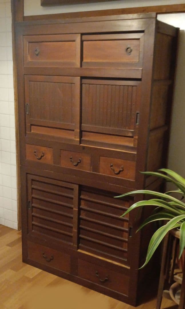 水屋　(滋賀県の水屋)　箪笥　キャビネット　アンティーク　キッチン　収納