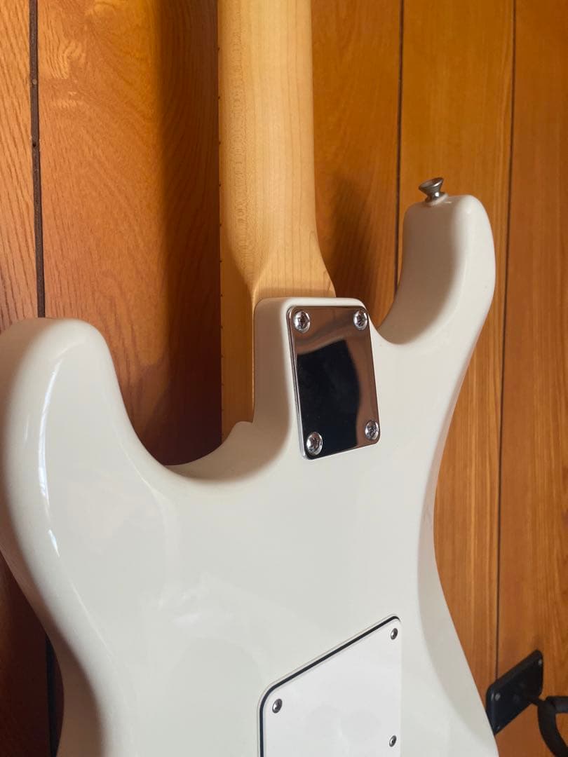 与*作様 three dots guitarsのストラトキャスタータイプ