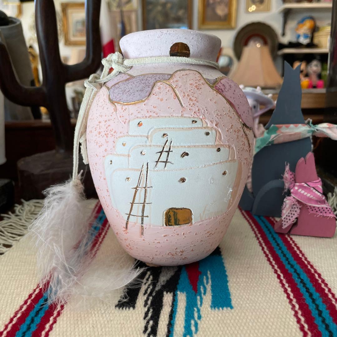 アリゾナ州　羽付きピンク色ポタリー壷　ナバホヴィンテージ　ネイティブアメリカン