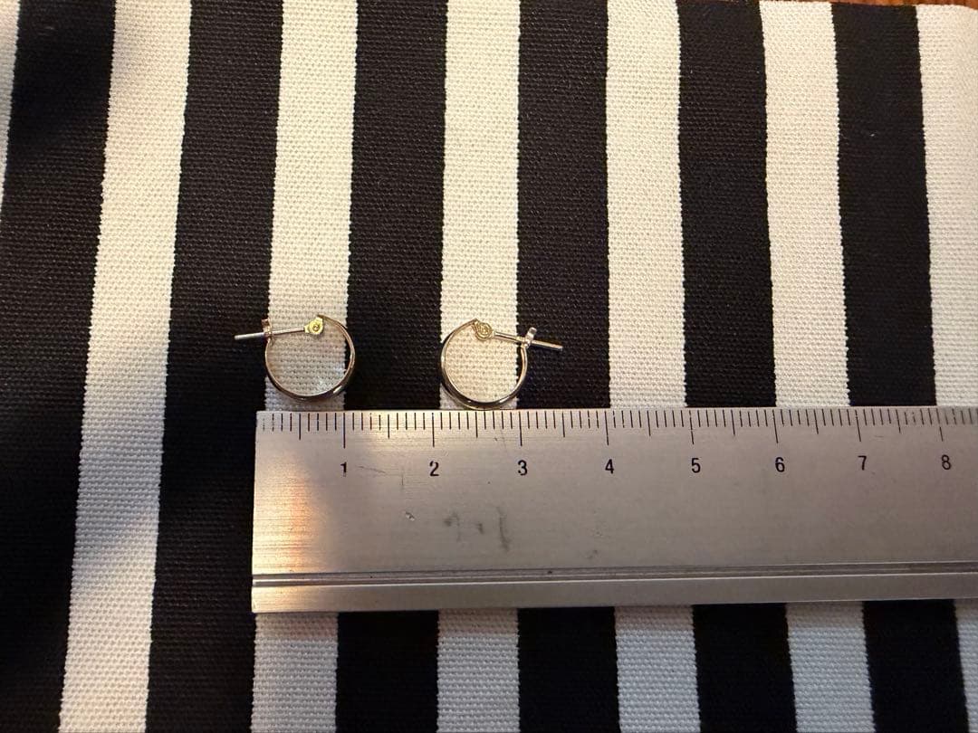 18金　3×10㎜　ミニフープピアス イエローゴールド K18