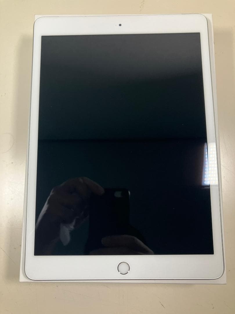 iPad 7世代　32GB シルバー　セルラー カバーガラス付