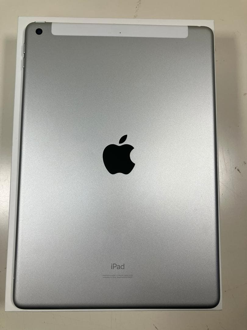 iPad 7世代　32GB シルバー　セルラー カバーガラス付