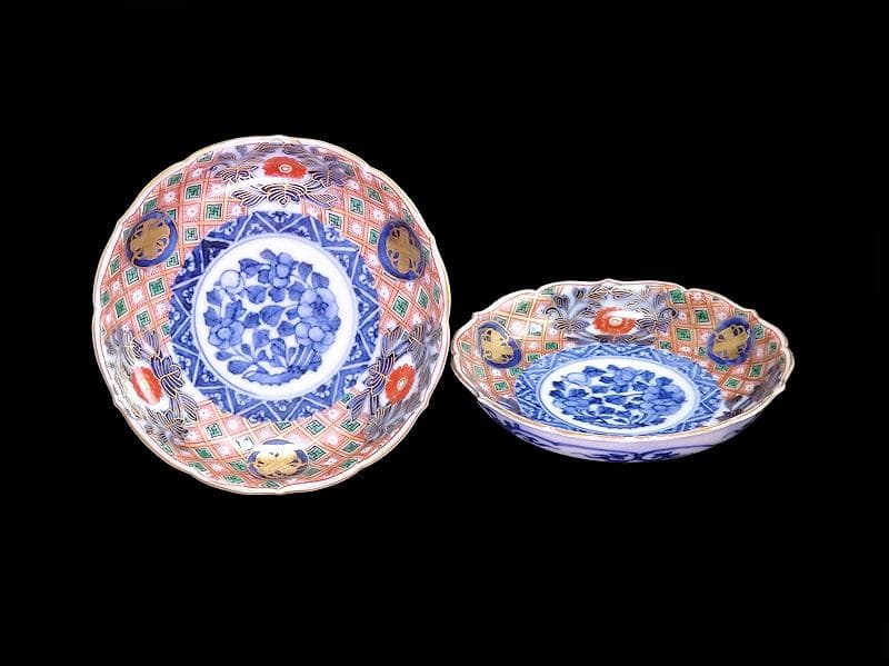 大聖寺伊万里　金襴手　菊花四方襷紋に牡丹の図　４寸皿２枚　E359 AS-CWo