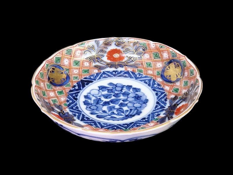 大聖寺伊万里　金襴手　菊花四方襷紋に牡丹の図　４寸皿２枚　E359 AS-CWo