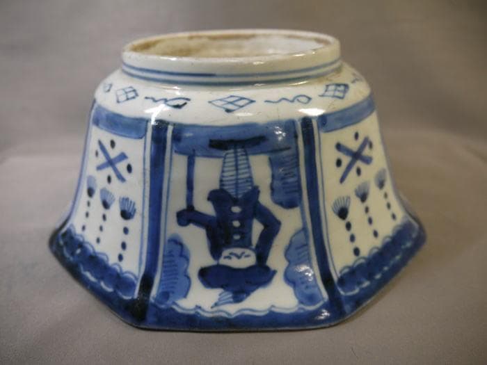 古伊万里　染付　八角鉢　深鉢　南蛮人と瓔珞文