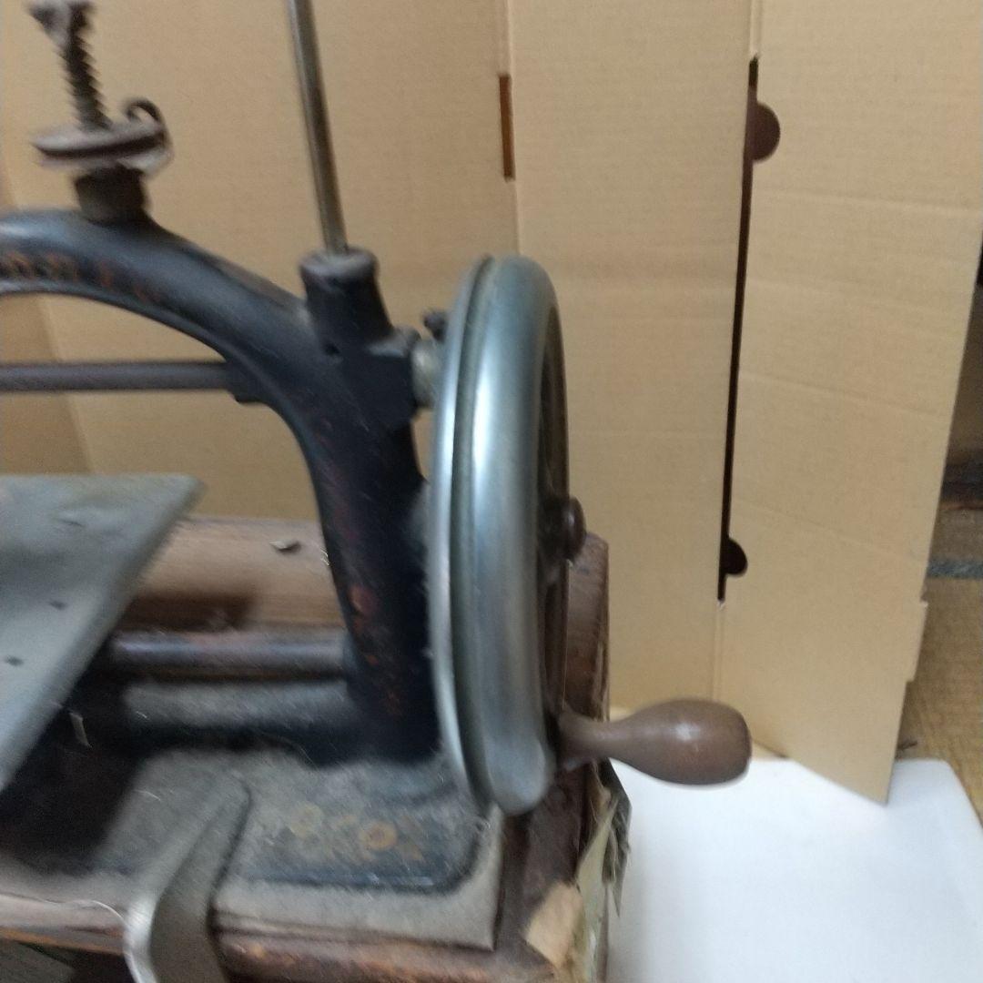 アンティーク　手廻しミシン