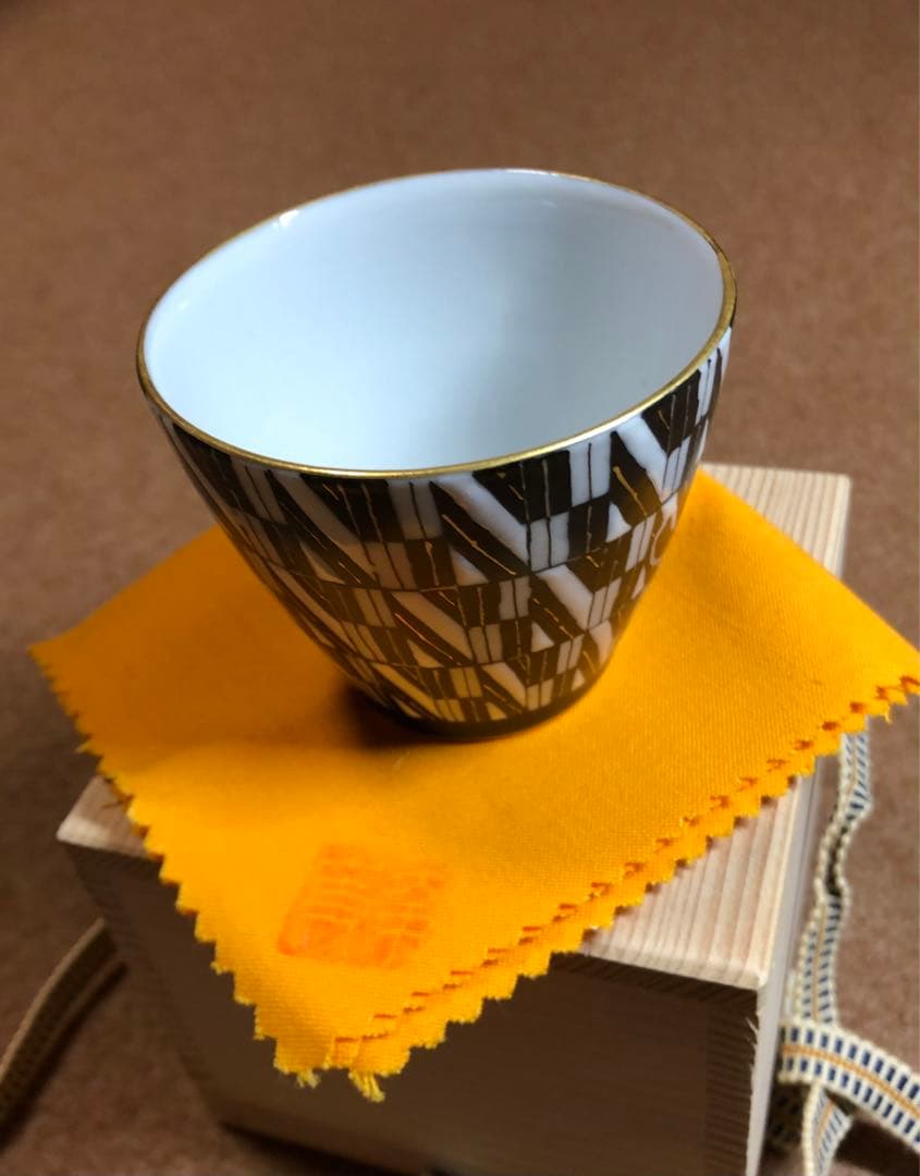 多田 幸史　九谷焼 幾何紋白金彩茶碗