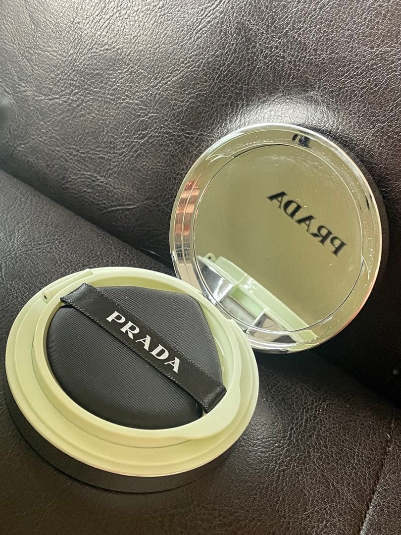 【最終値下げ】PRADA クッションファンデーション LC5新品未使用