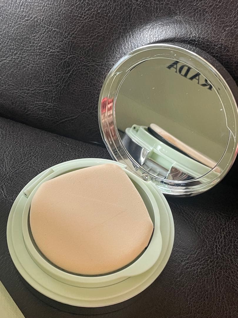 【最終値下げ】PRADA クッションファンデーション LC5新品未使用