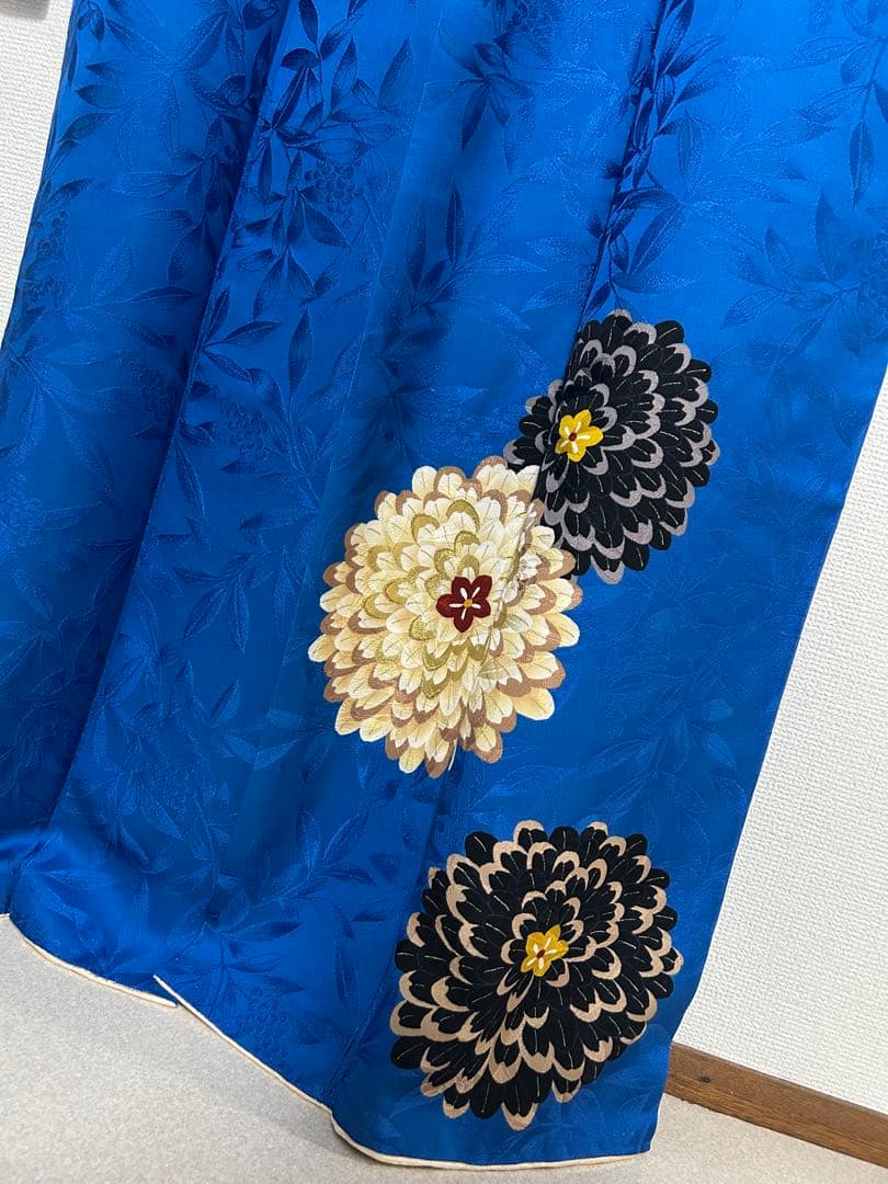 【 最終値下げ 】モダンでポップ　花柄　振袖　４０