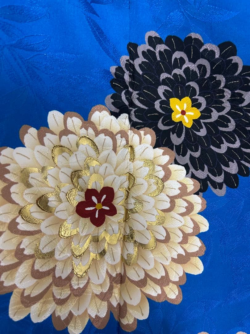 【 最終値下げ 】モダンでポップ　花柄　振袖　４０