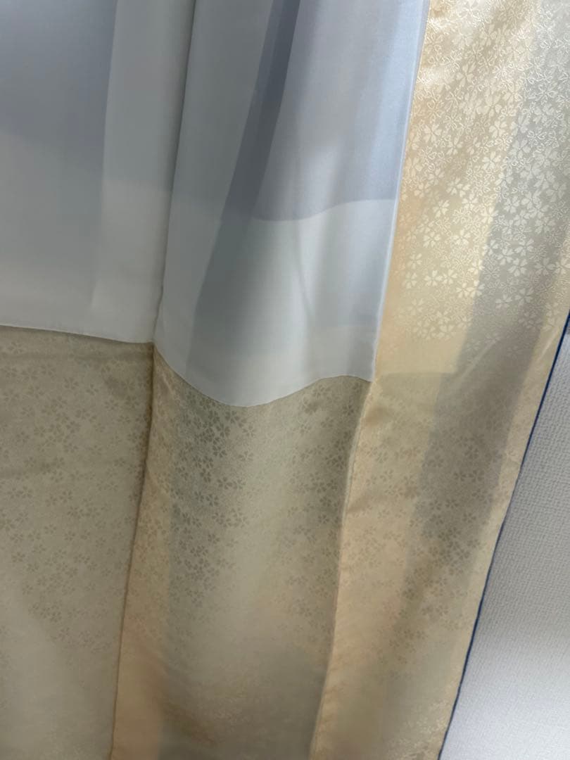 【 最終値下げ 】モダンでポップ　花柄　振袖　４０