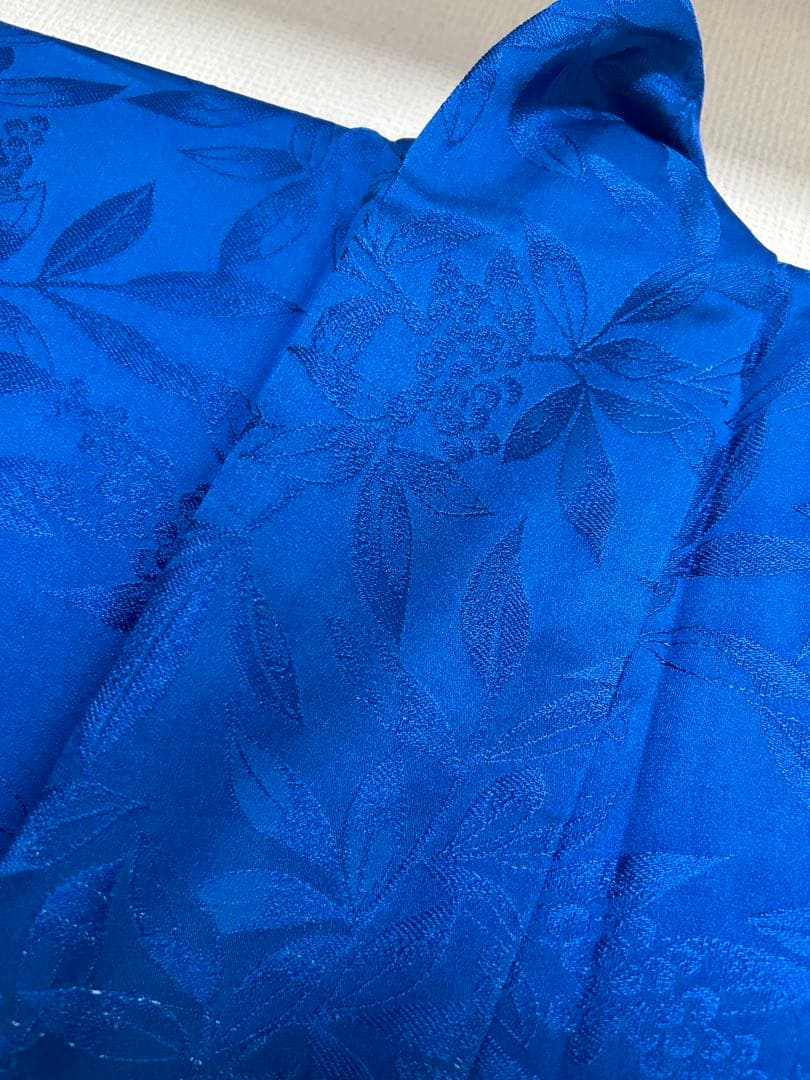 【 最終値下げ 】モダンでポップ　花柄　振袖　４０