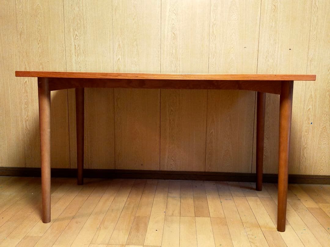 ぷにごんさん専用UNICO HOLMダイニングテーブル