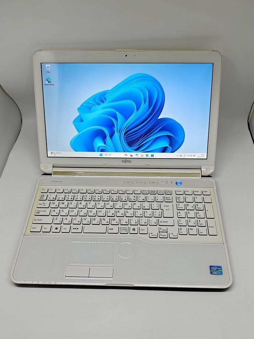【FUJITSU】爆速 Core i7/新品SSD256GBノートパソコン F1