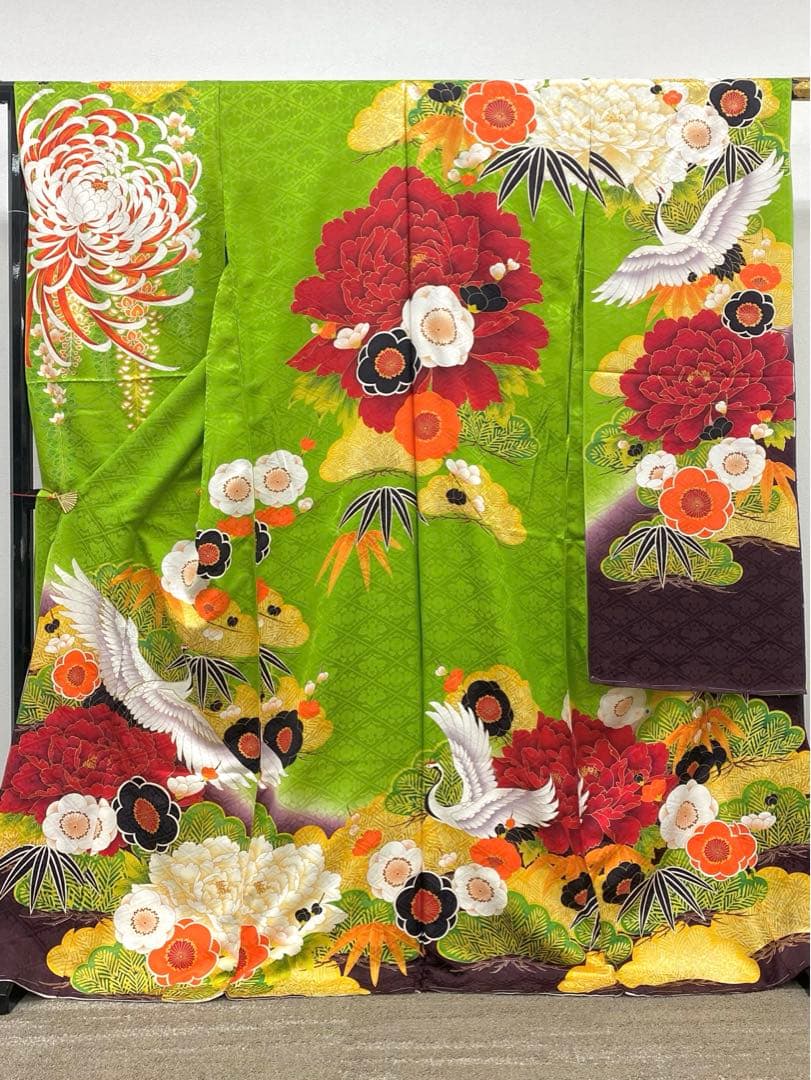 振袖 仮絵羽 刺繍 金彩 紋意匠 牡丹 大輪 正絹 未仕立て品 八掛付き