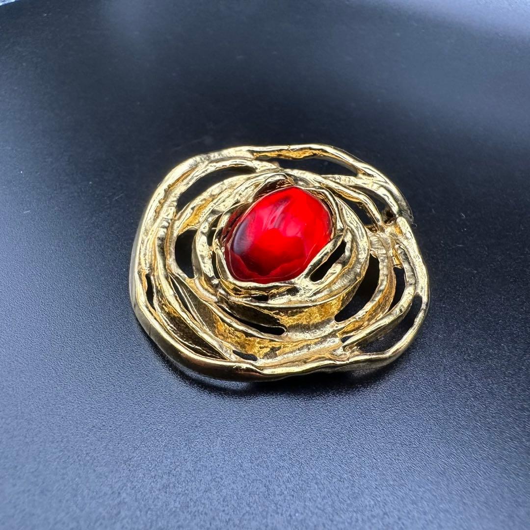 未使用級✨　YSL　イヴ・サンローラン　ブローチ　グリポア　ロゴ　852