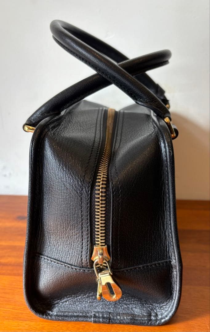 ロエベLOEWE アマソナ28