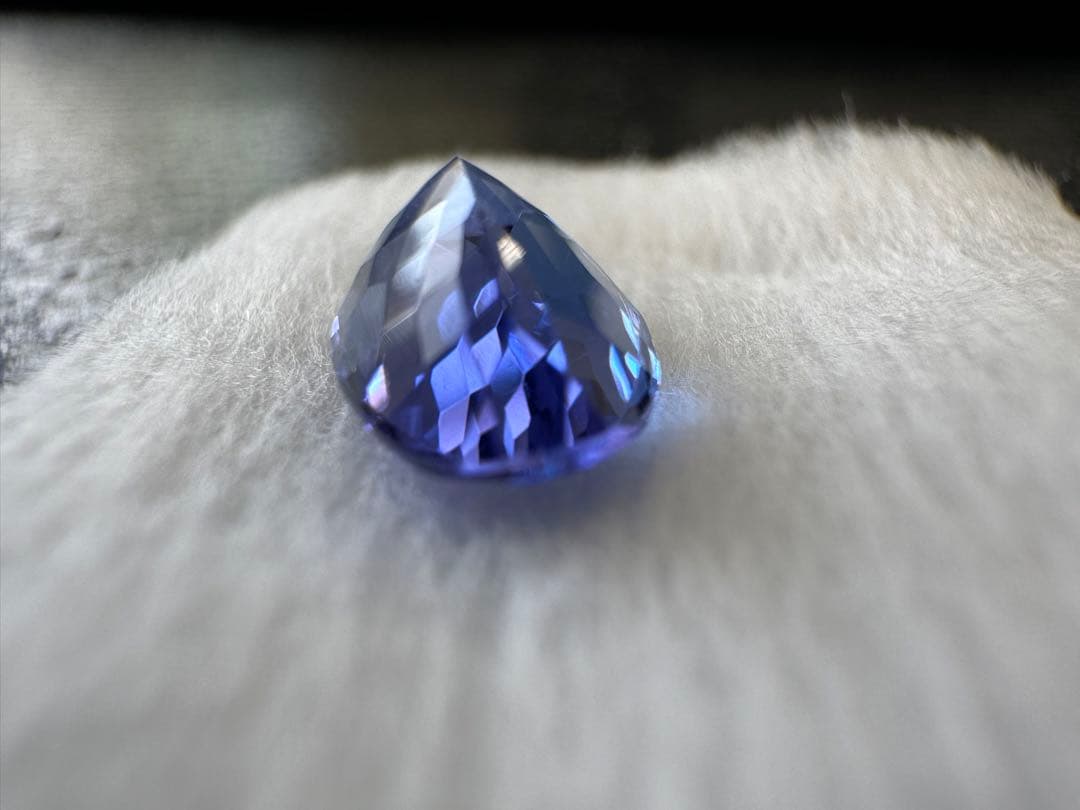 天然　タンザナイト　ルース　オーバルカット　2.108ct 鑑別書付き*未使用