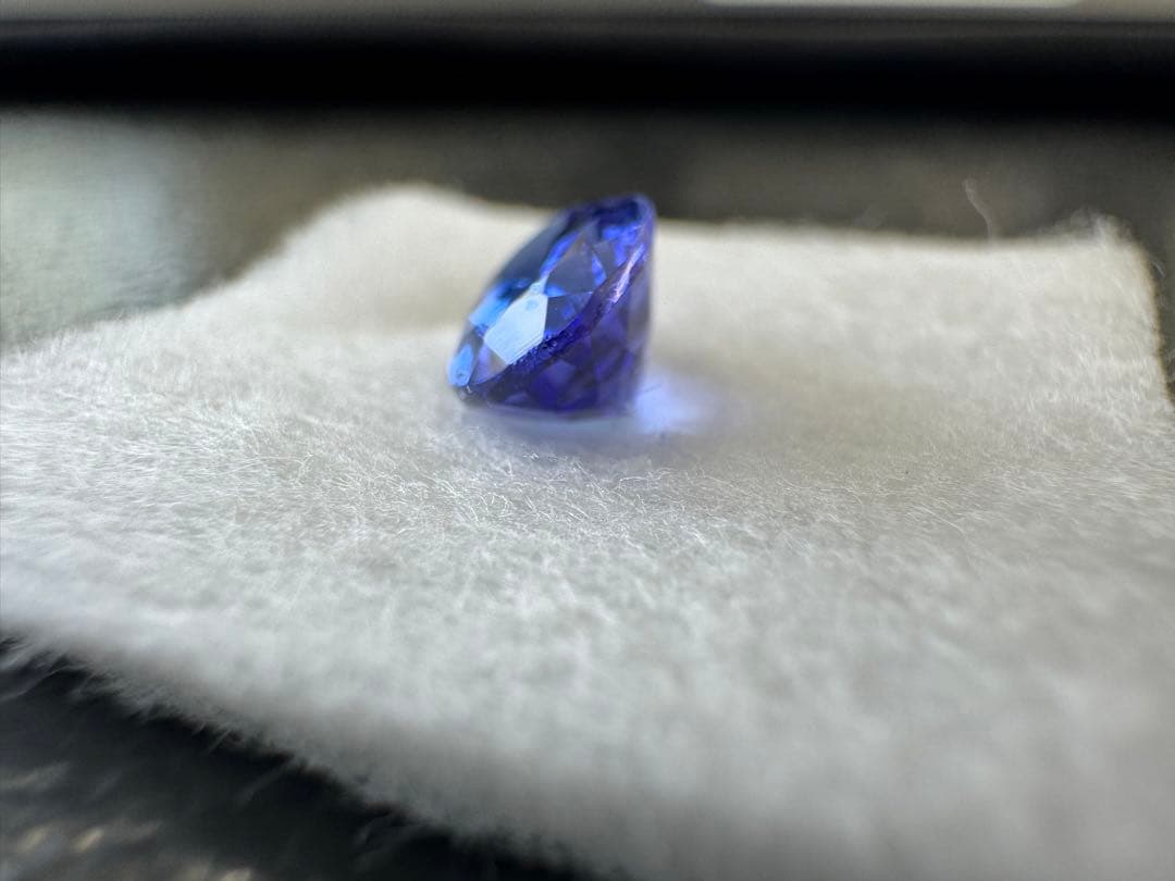 天然　タンザナイト　ルース　オーバルカット　2.108ct 鑑別書付き*未使用