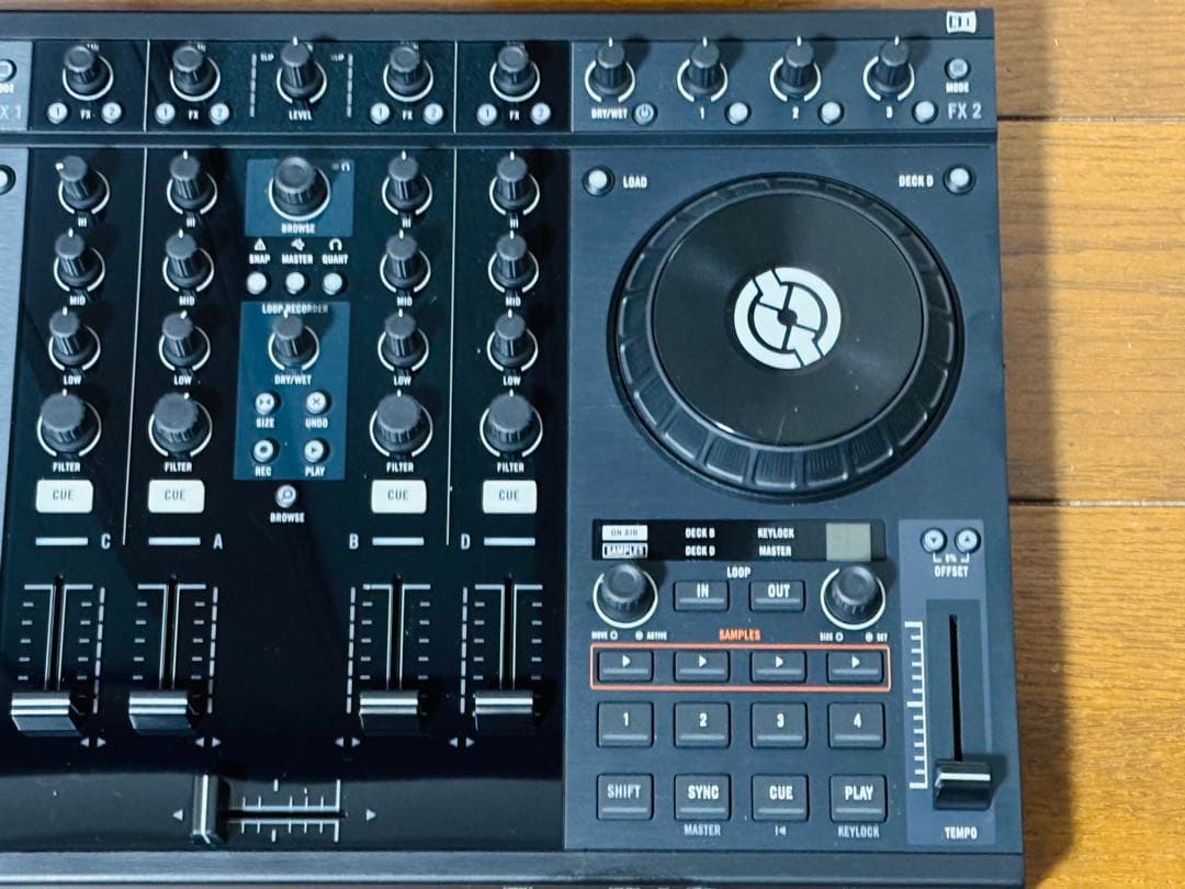 NI 4ch DJコントローラー　TRAKTOR KONTROL S4