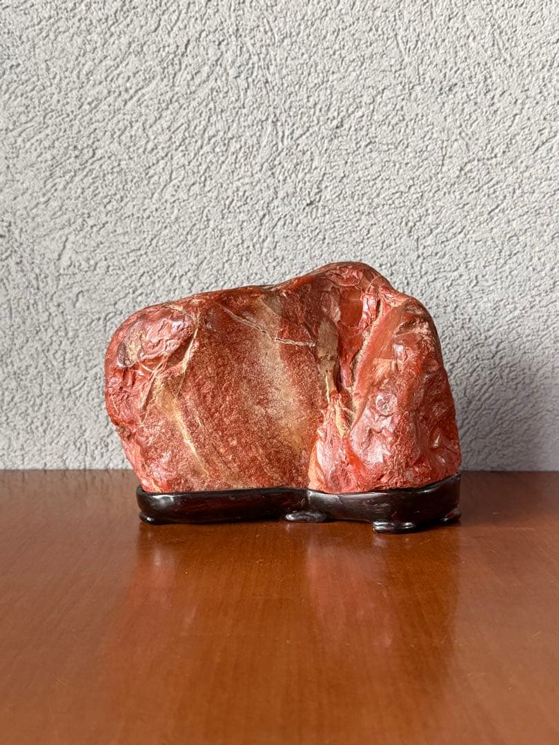 赤玉石　横幅約22㎝×奥行約11㎝×高さ約14㎝　総重量(台座付)約4600g