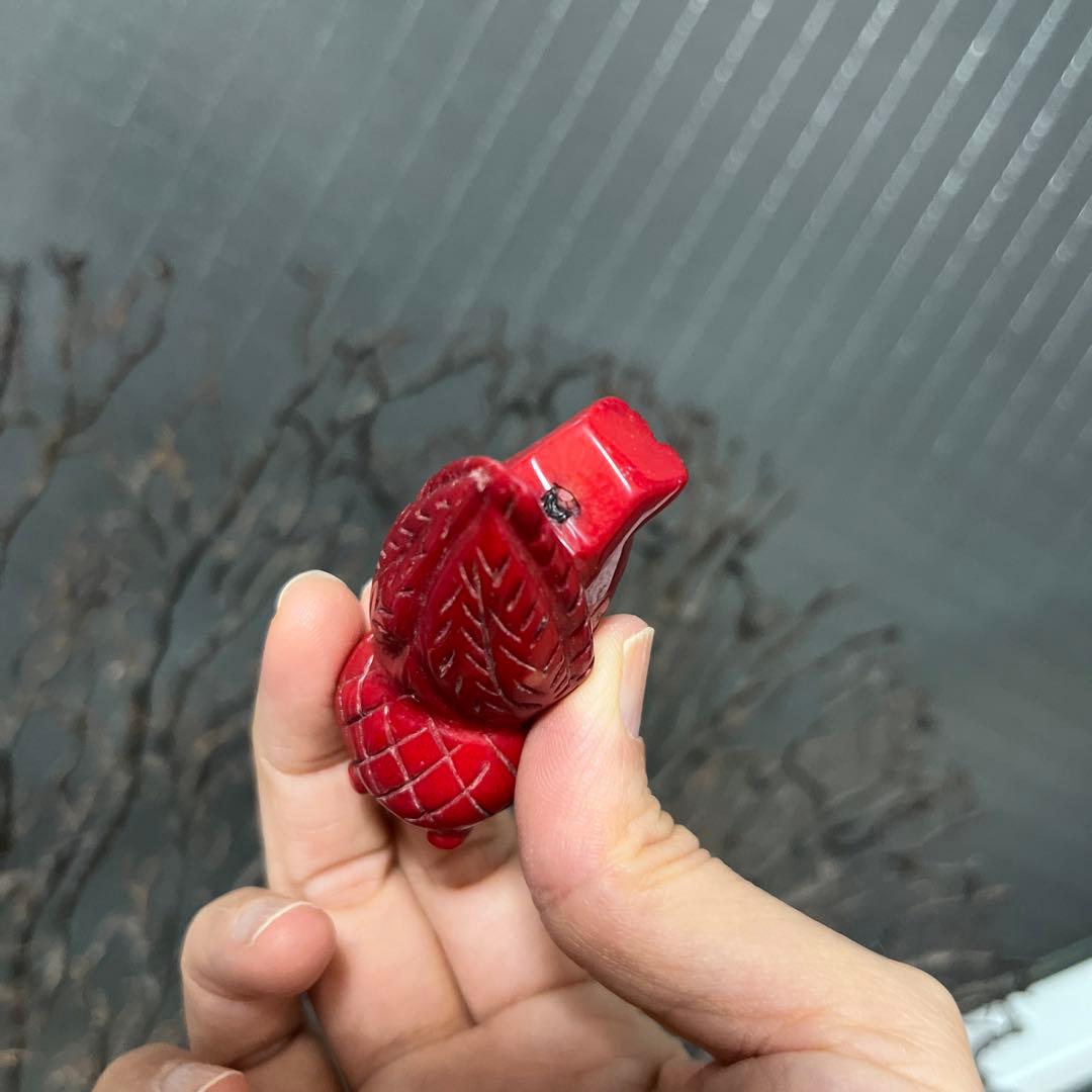 骨董　工芸細工　血赤珊瑚　山珊瑚　梟　フクロウ　モチーフ　根付　御守り