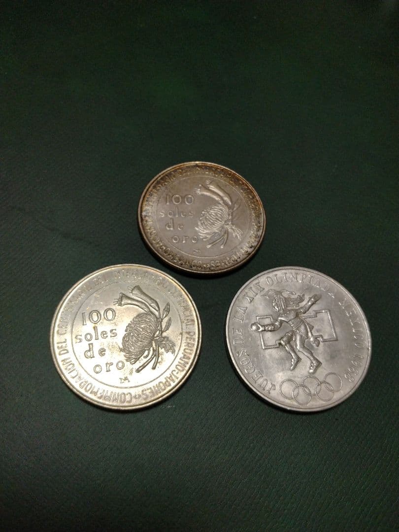 ペルー 100ソル銀貨2枚と メキシコオリンピック25ペソ銀貨の3枚組!!