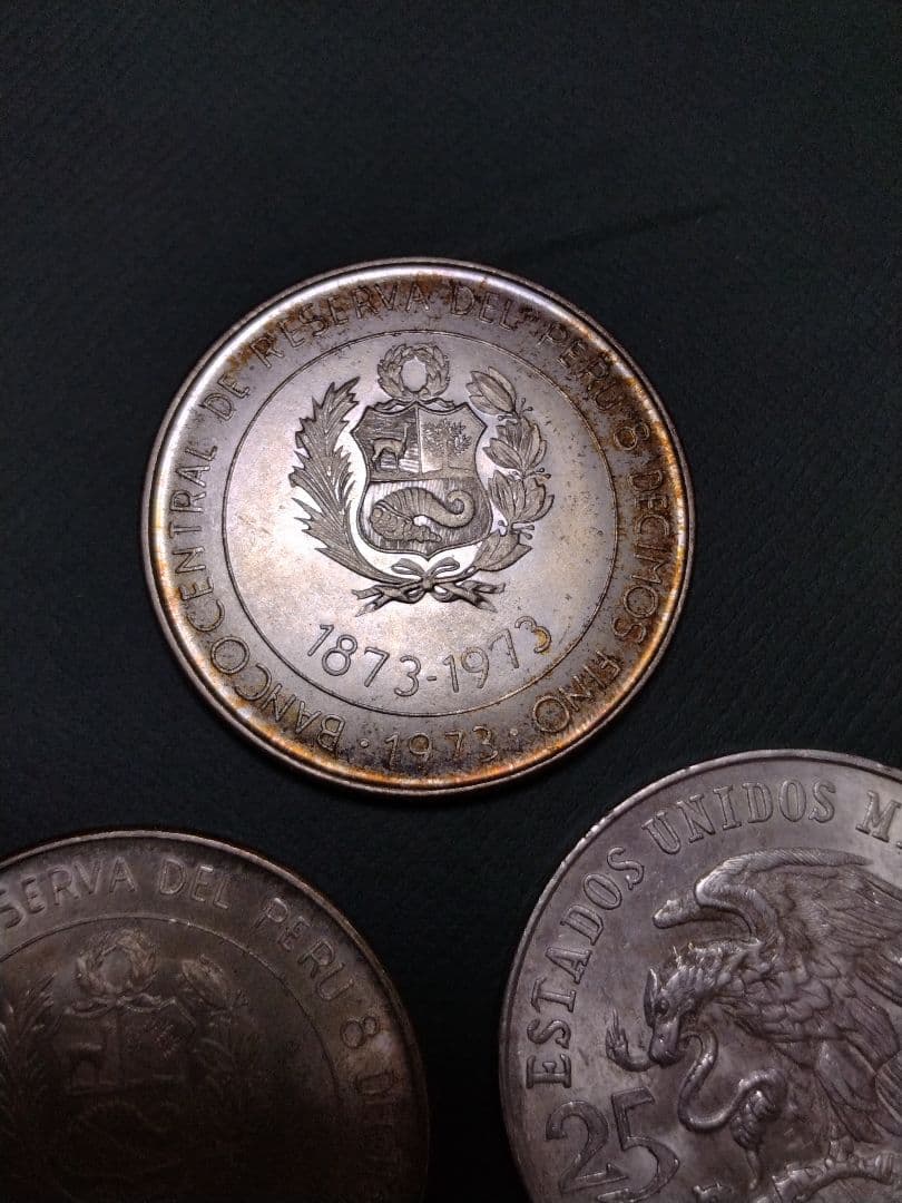 ペルー 100ソル銀貨2枚と メキシコオリンピック25ペソ銀貨の3枚組!!
