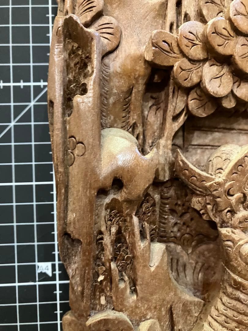 バリ風木製彫刻レリーフ　約横33cm x 縦34cm
