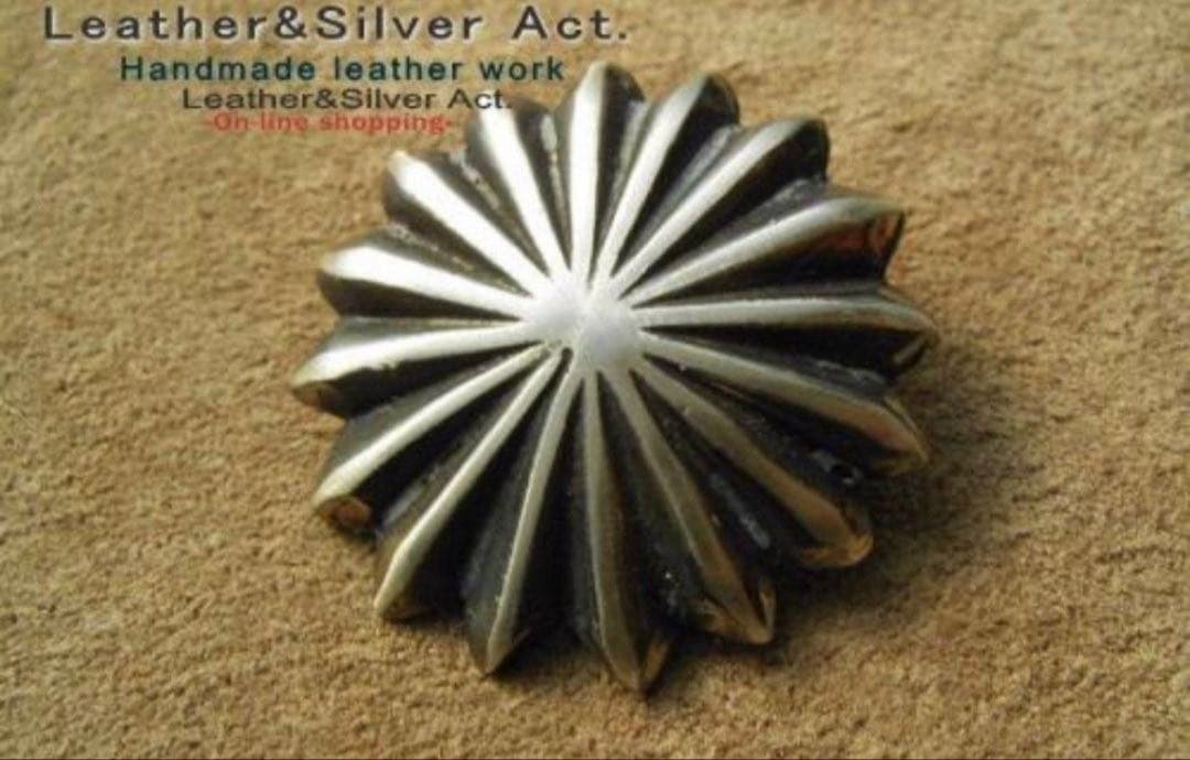 トラッカーウォレット　ミドルサイズ　シボ革　シルバー925アポロコンチョカスタム