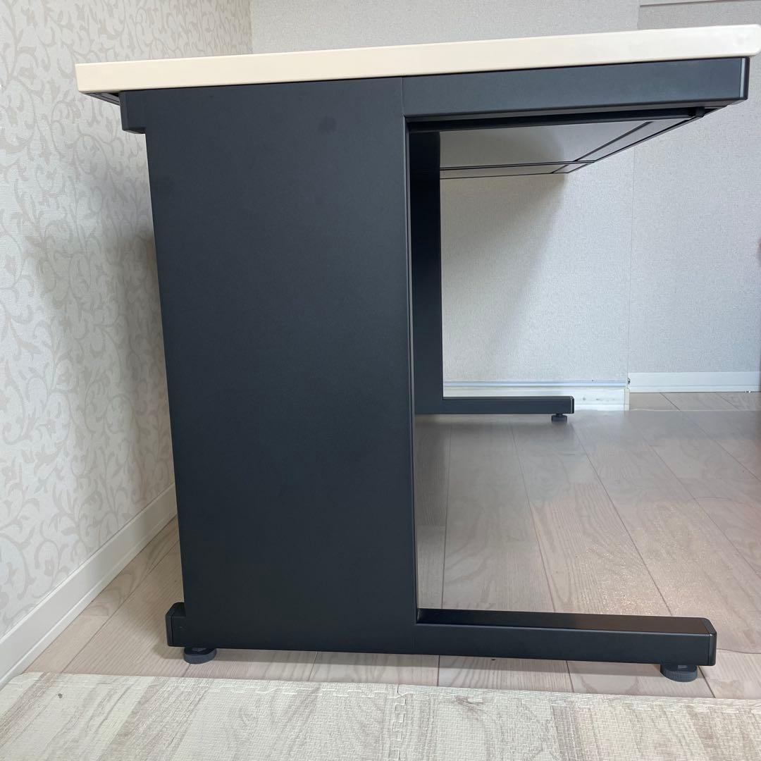 コクヨ　デスク INVENTシリーズ　本体ブラック　天板ホワイトナチュラル