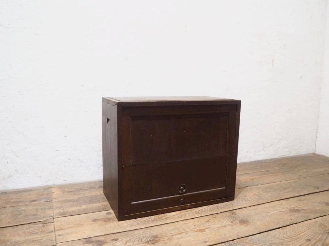 1136 アンティーク　格納扉の飾り棚　陳列台　キャビネット　古家具　レトロ