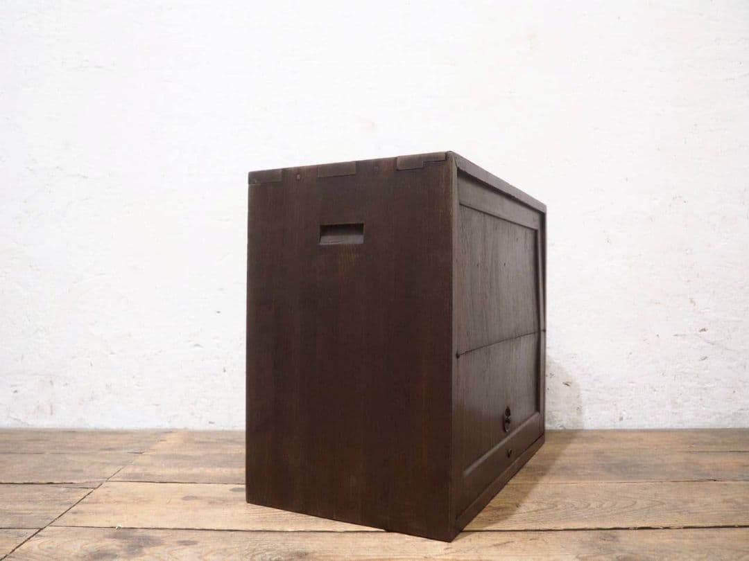 1136 アンティーク　格納扉の飾り棚　陳列台　キャビネット　古家具　レトロ