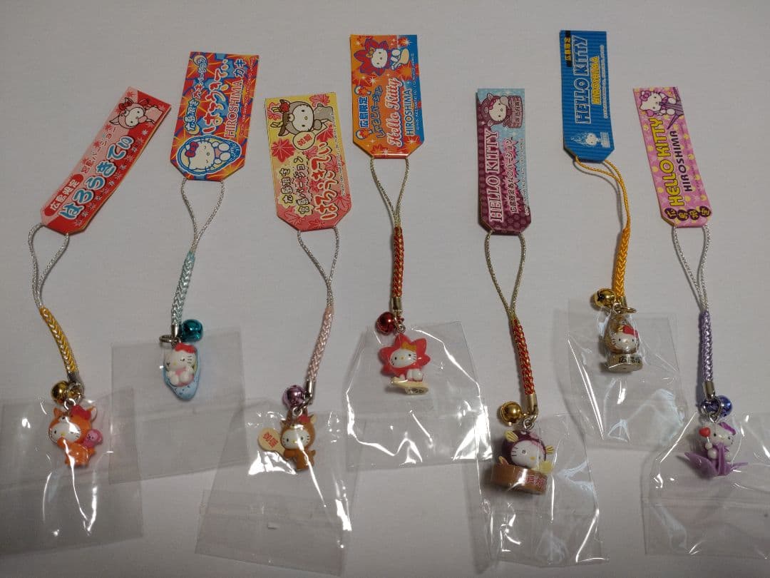 ご当地キティ　寝付け　ストラップ　キーホルダー　ほか 82点