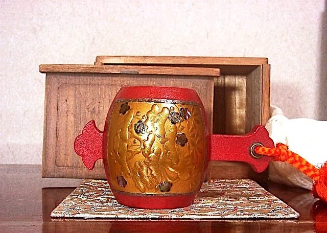 漆工　平安　高橋孝道 作　乾漆松竹梅蒔絵　熨斗押　宝槌　無傷　共箱　古物。